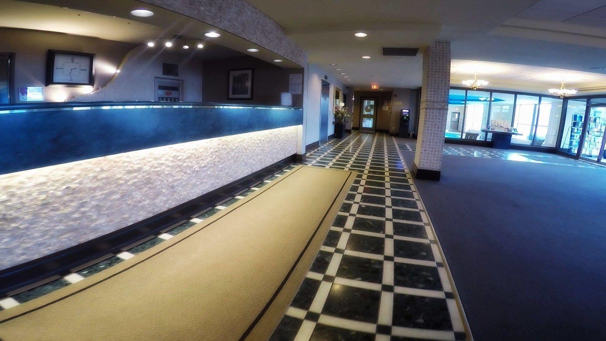 Days Inn By Wyndham Niagara Falls Lundys Lane Exterior photo