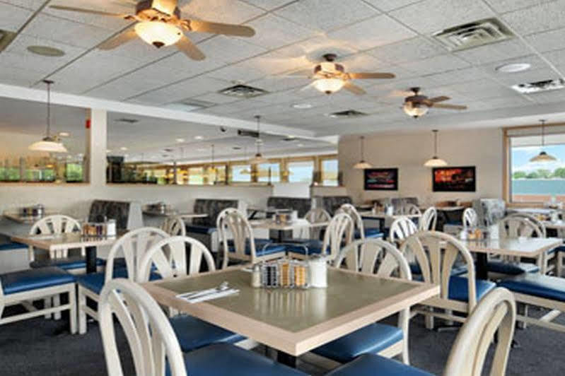 Days Inn By Wyndham Niagara Falls Lundys Lane Exterior photo
