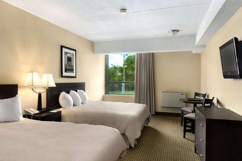 Days Inn By Wyndham Niagara Falls Lundys Lane Exterior photo