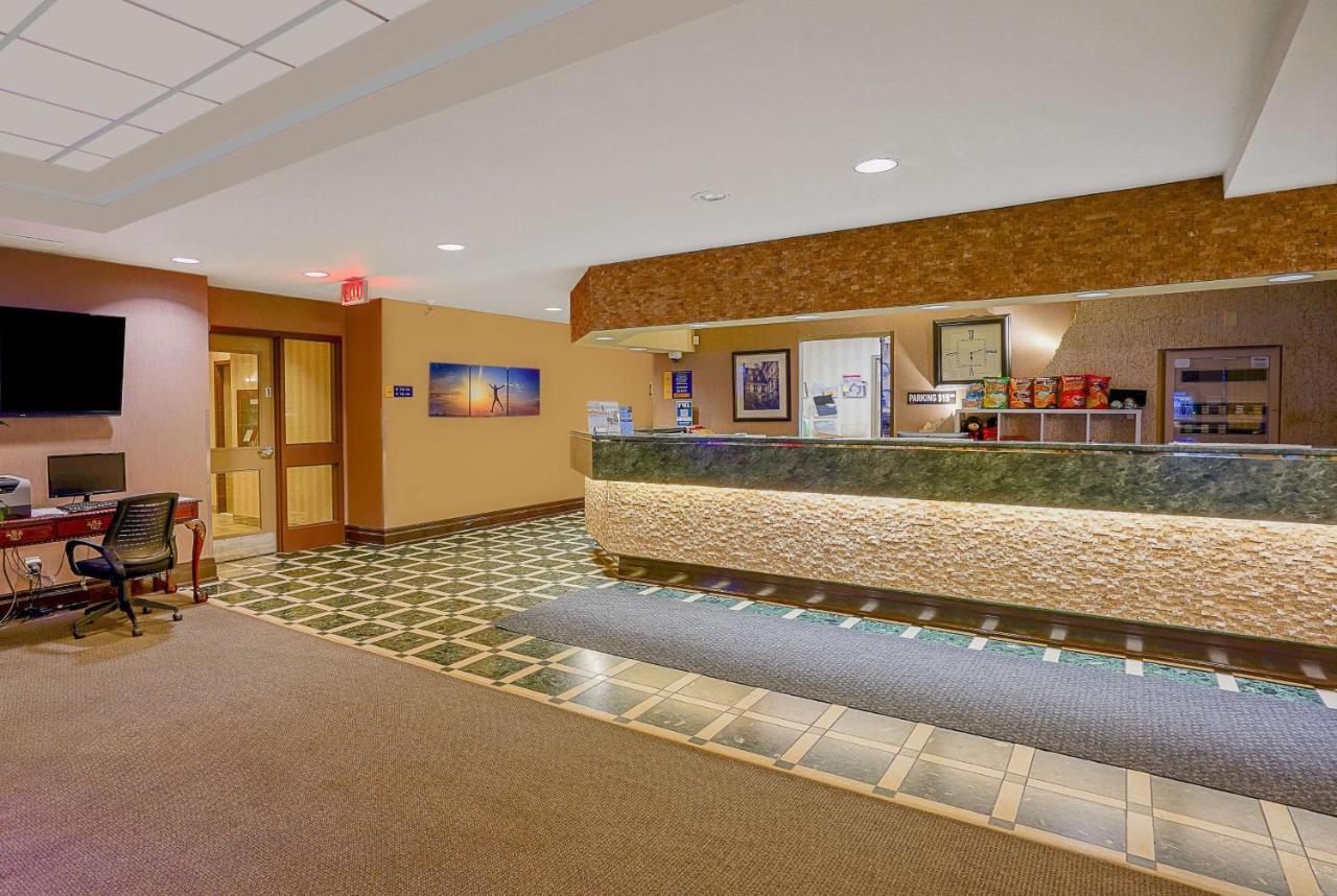 Days Inn By Wyndham Niagara Falls Lundys Lane Exterior photo